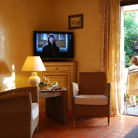 Отель Hostellerie Gilain 3*